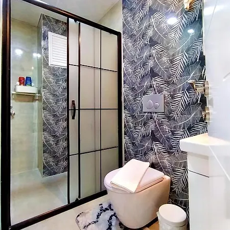 Central And Fully Furnished Flat In Muratpasa Apartment *