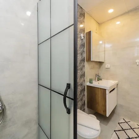 Central And Fully Furnished Flat In Muratpasa