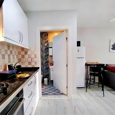 Central And Fully Furnished Flat In Muratpasa